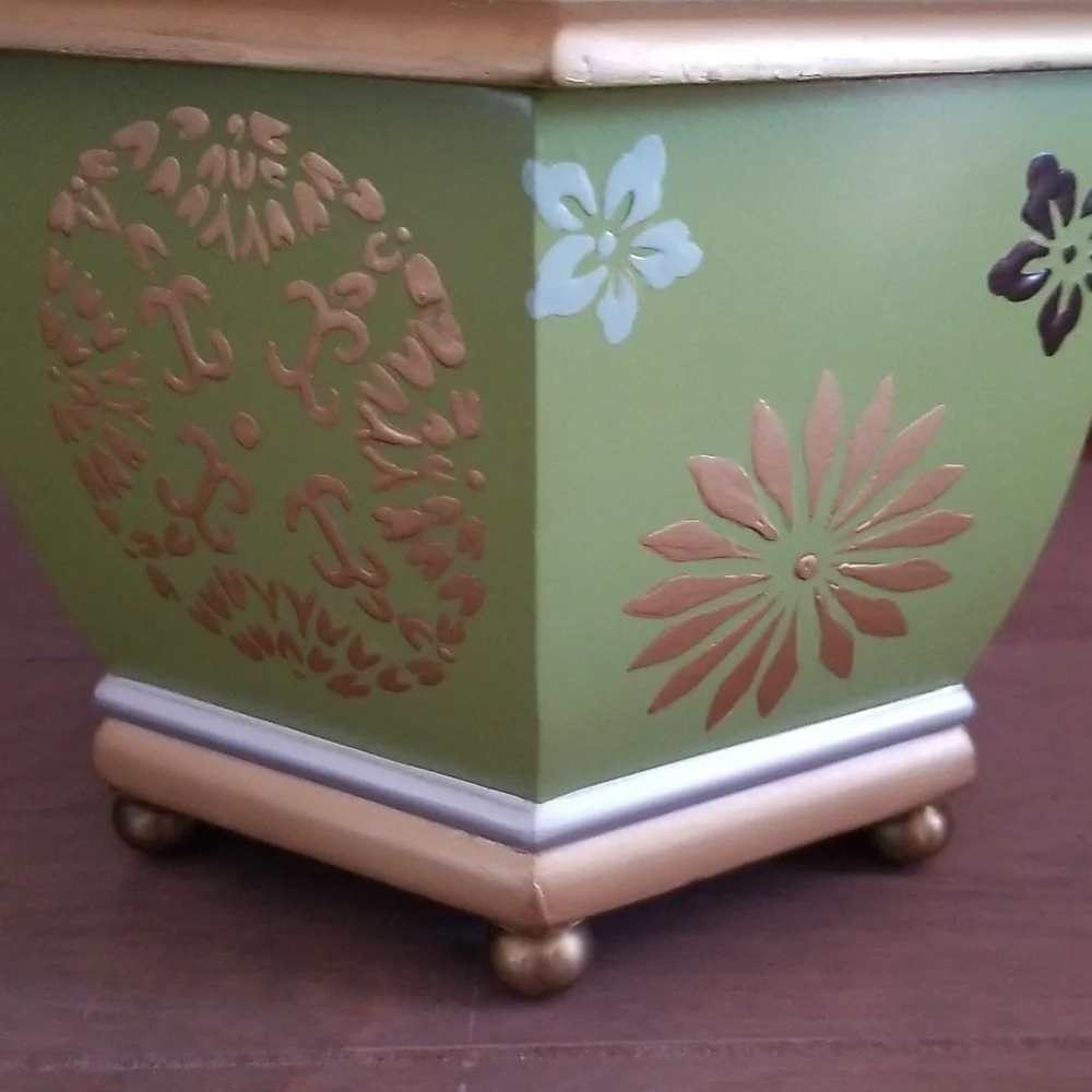 Raymond Waites for Toyo Decorative Footed Box